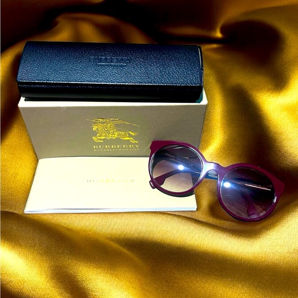 🤩NEW ITEM Burberry Sunglasses full inclusion! - Picture 1 of 11